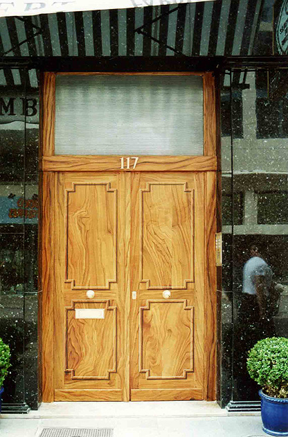 Porte en faux bois